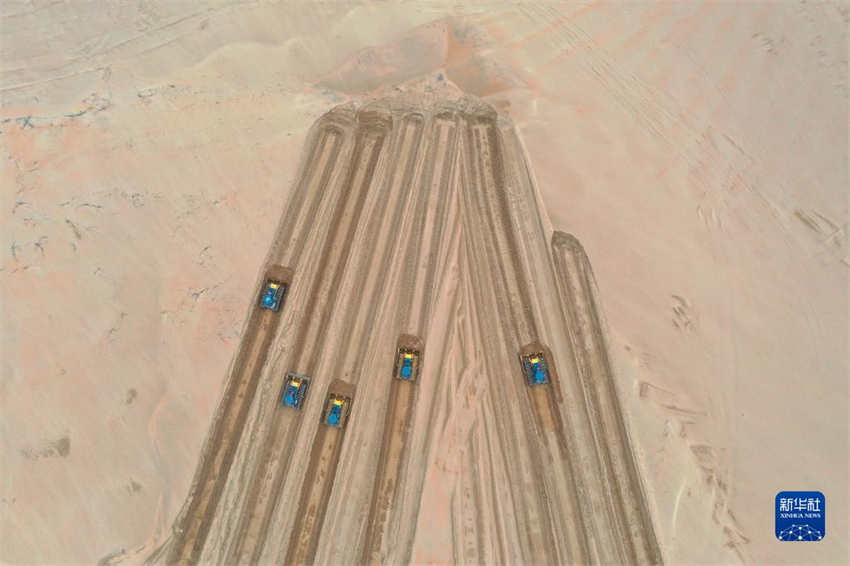 Galeria: base de gera??o de energia fotovoltaica no deserto Kubuqi