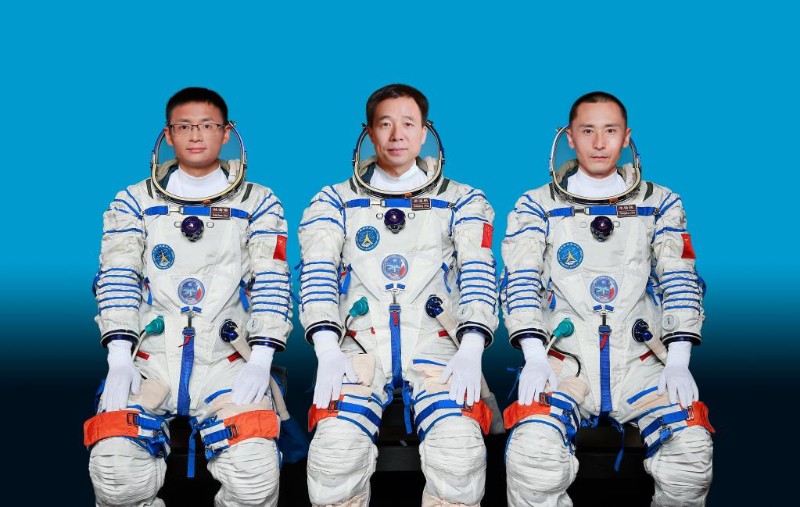 China revela tripula??o da Shenzhou-16 para miss?o da esta??o espacial