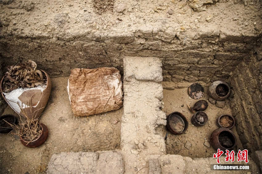 Egito anuncia descoberta de duas oficinas de mumifica??o