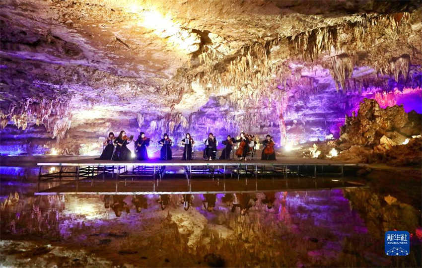 Caverna mais longa da ásia desenvolve o modelo de turismo 