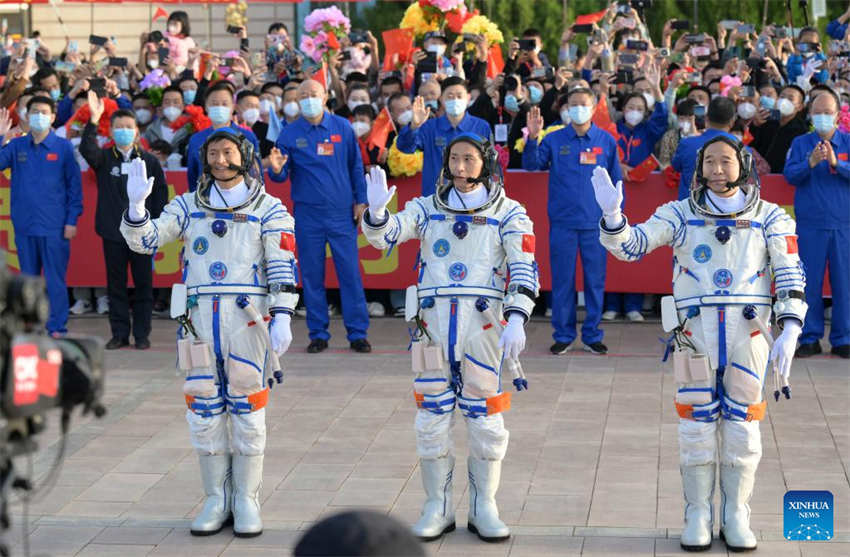 Cerim?nia de despedida é realizada para astronautas chineses da miss?o Shenzhou-16