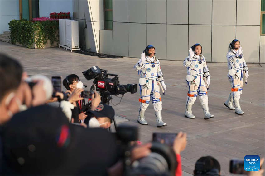 Cerim?nia de despedida é realizada para astronautas chineses da miss?o Shenzhou-16