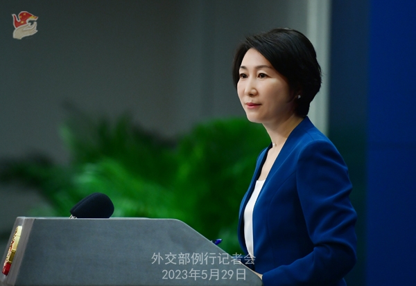 China continuará contribuindo para solu??o política da crise na Ucrania, diz porta-voz