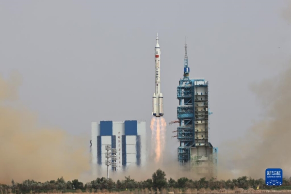Urgente: China lan?a espa?onave tripulada Shenzhou-16