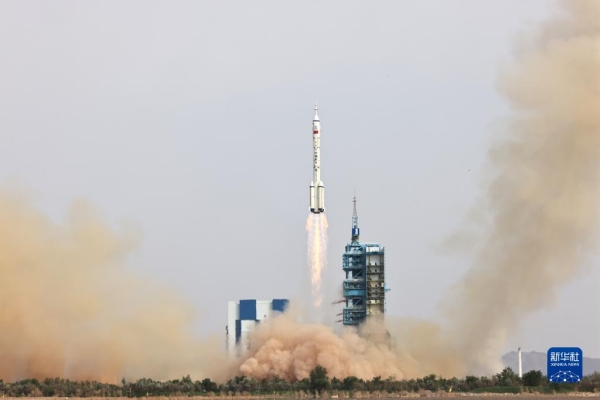 Urgente: China lan?a espa?onave tripulada Shenzhou-16