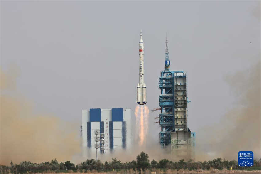 China lan?a espa?onave tripulada Shenzhou-16 para tarefas intensivas de 5 meses na esta??o espacial