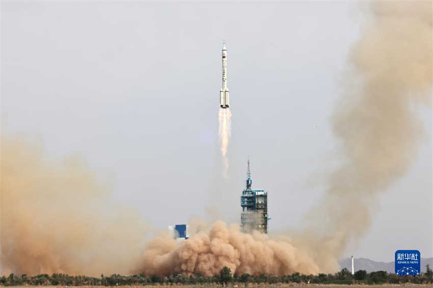 China lan?a espa?onave tripulada Shenzhou-16 para tarefas intensivas de 5 meses na esta??o espacial