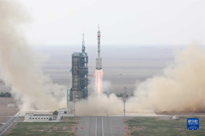 China lan?a espa?onave tripulada Shenzhou-16 para tarefas intensivas de 5 meses na esta??o espacial