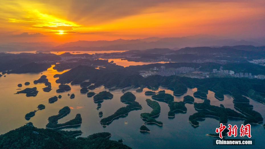Galeria: linda paisagem ao p?r do sol surge no lago Qiandao no leste da China