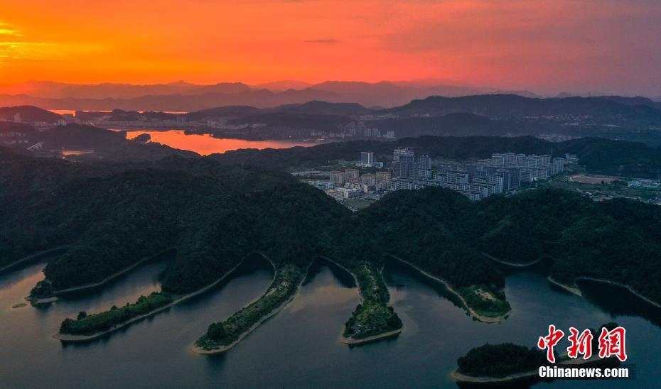 Galeria: linda paisagem ao p?r do sol surge no lago Qiandao no leste da China