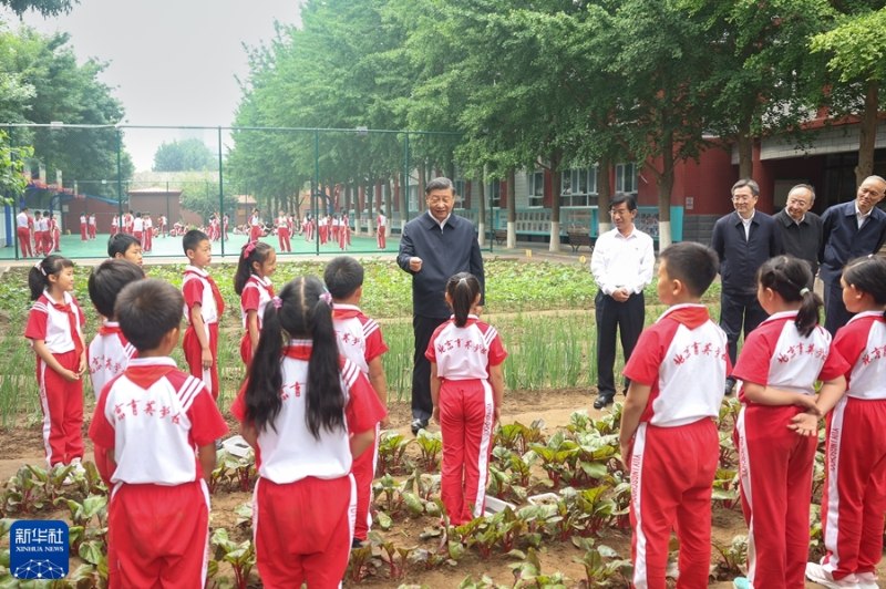 Xi Jinping visita escola em Beijing antes do Dia Internacional das Crian?as