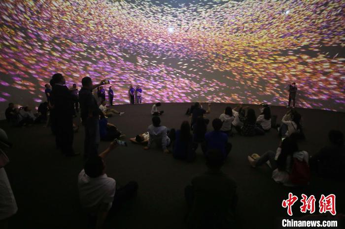 Cúpula de 360 graus de teatro traz banquete audiovisual oceanico no leste da China