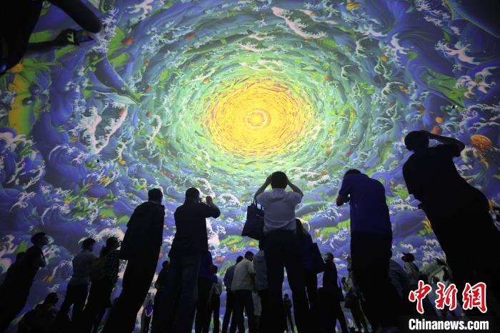 Cúpula de 360 graus de teatro traz banquete audiovisual oceanico no leste da China
