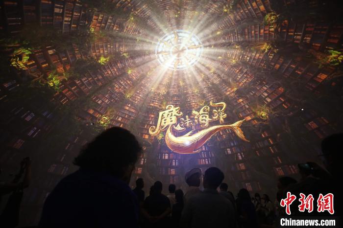 Cúpula de 360 graus de teatro traz banquete audiovisual oceanico no leste da China