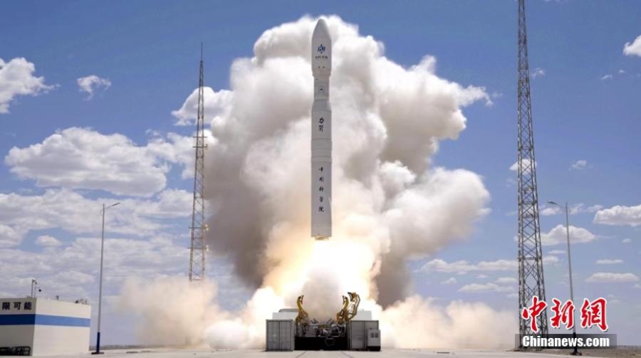 China estabelece novo recorde de envio de satélites ao espa?o