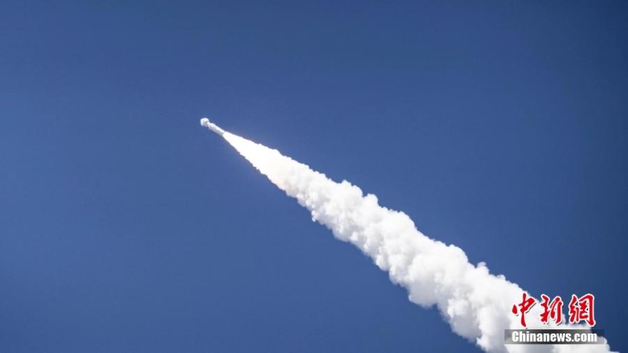 China estabelece novo recorde de envio de satélites ao espa?o