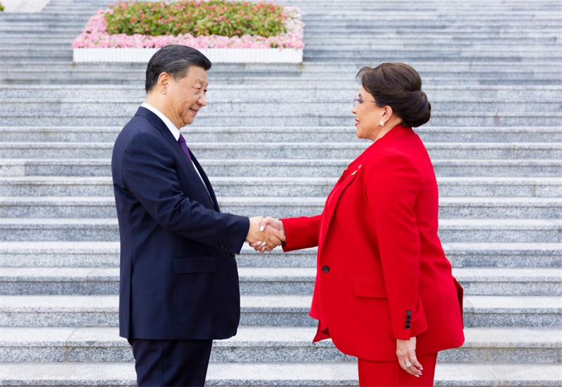 Xi Jinping e Xiomara Castro tra?am rumo para la?os China-Honduras em reuni?o histórica