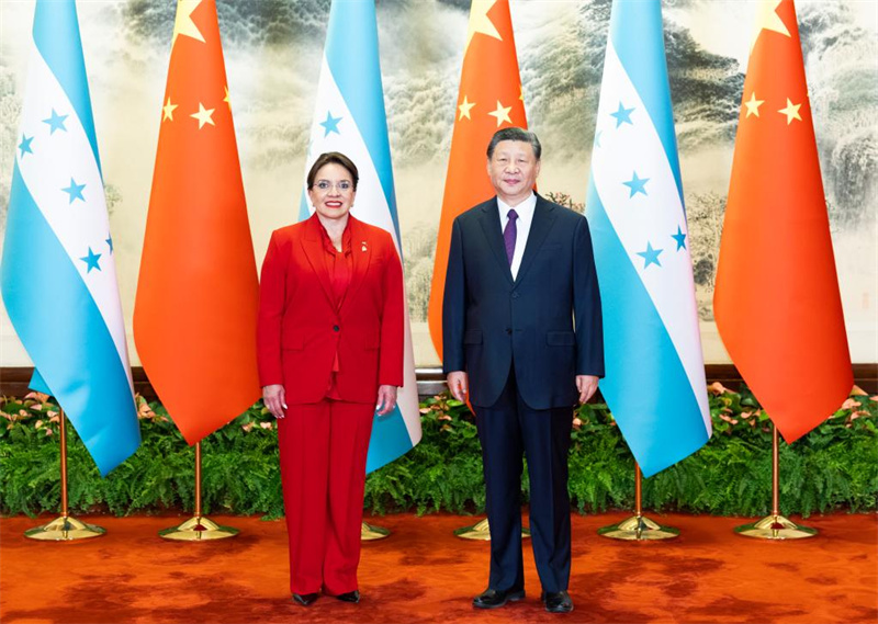 Xi Jinping e Xiomara Castro tra?am rumo para la?os China-Honduras em reuni?o histórica
