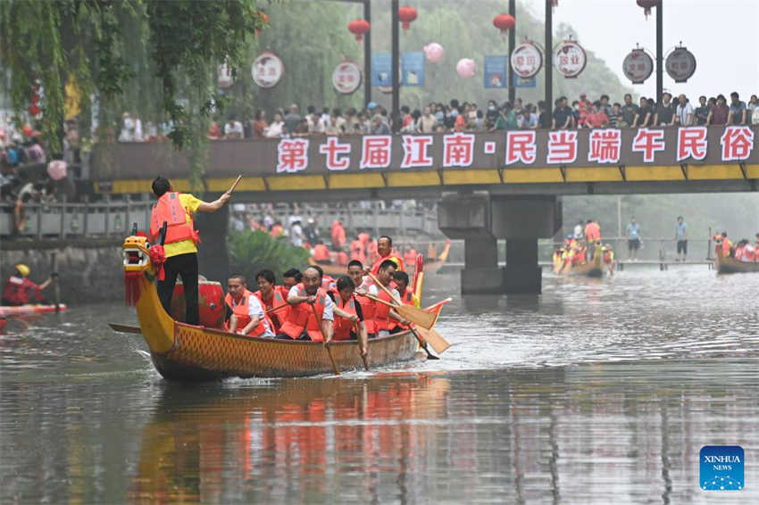 Residentes em Zhejiang celebram o próximo Festival do Barco do Drag?o