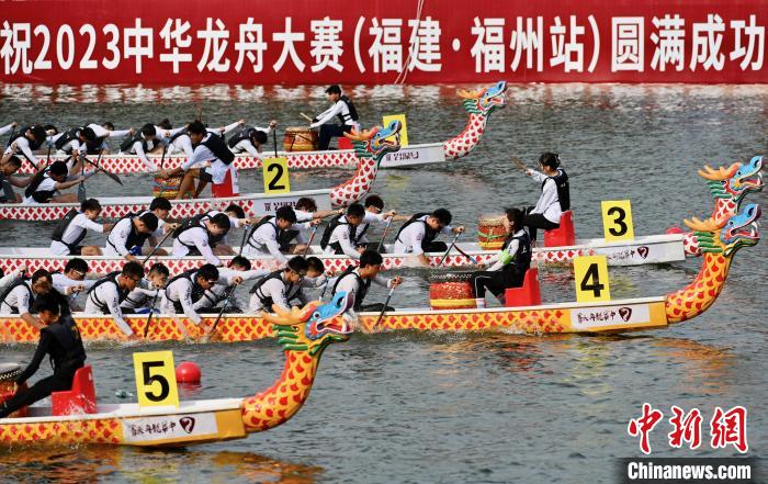 Competi??o de Barco-Drag?o é realizada em Fuzhou, leste da China