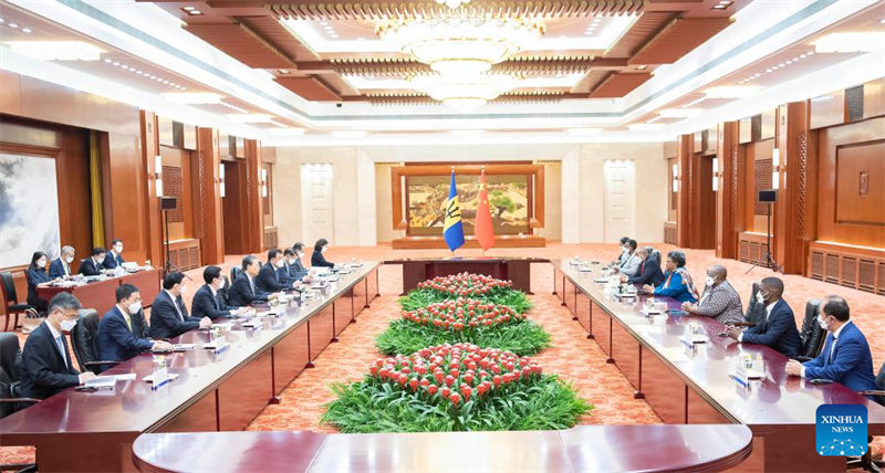 Chefe do Legislativo chinês reúne-se com premiês de Barbados, Nova Zelandia, Mongólia e Vietn?