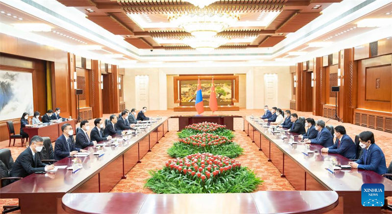 Chefe do Legislativo chinês reúne-se com premiês de Barbados, Nova Zelandia, Mongólia e Vietn?