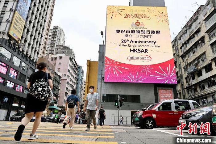 Galeria: atmosfera festiva nas ruas de Hong Kong para comemora??es do 26o aniversário do retorno à pátria