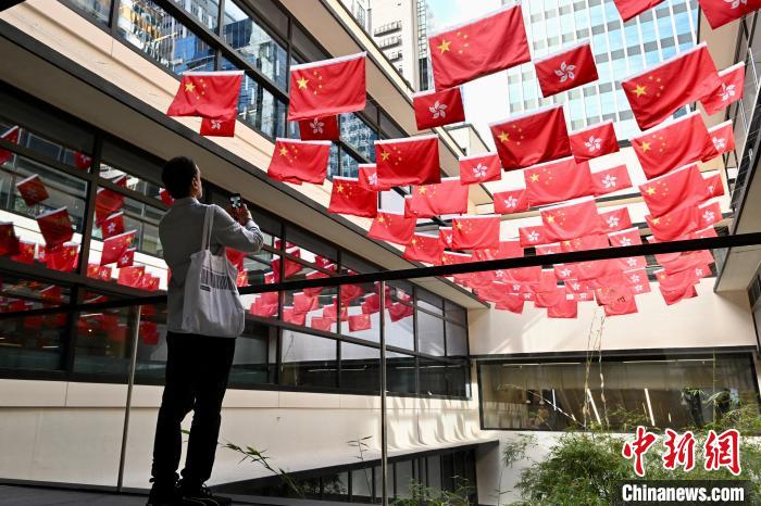 Galeria: atmosfera festiva nas ruas de Hong Kong para comemora??es do 26o aniversário do retorno à pátria