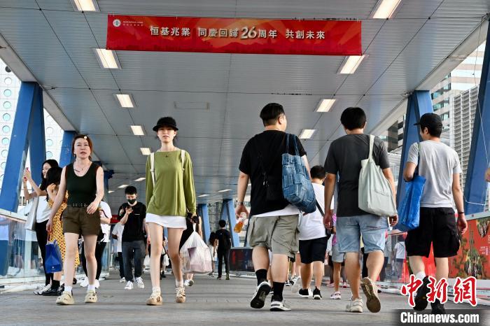 Galeria: atmosfera festiva nas ruas de Hong Kong para comemora??es do 26o aniversário do retorno à pátria