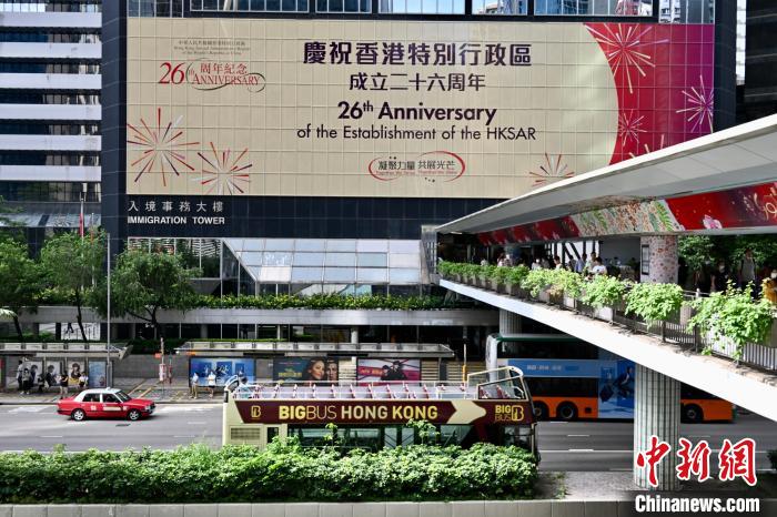 Galeria: atmosfera festiva nas ruas de Hong Kong para comemora??es do 26o aniversário do retorno à pátria