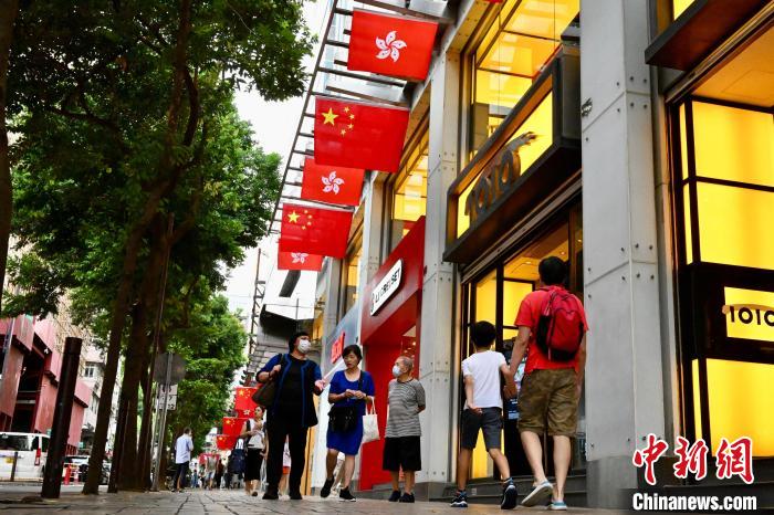 Galeria: atmosfera festiva nas ruas de Hong Kong para comemora??es do 26o aniversário do retorno à pátria