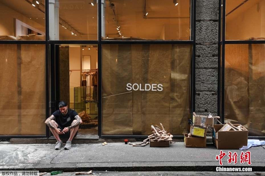 Protestos continuam na Fran?a com lojas saqueadas