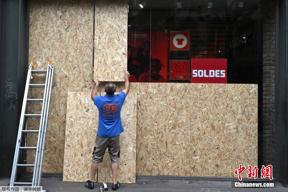 Protestos continuam na Fran?a com lojas saqueadas