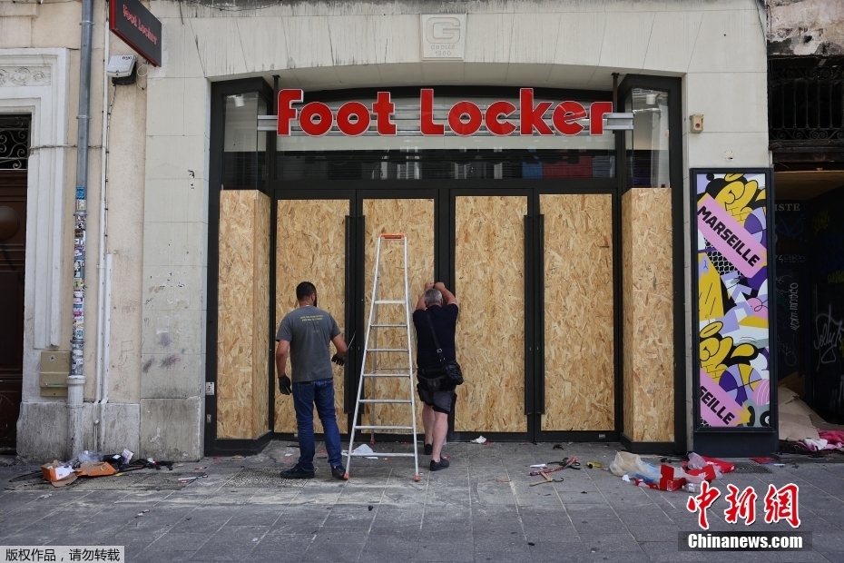 Protestos continuam na Fran?a com lojas saqueadas