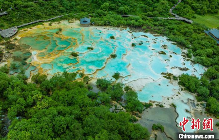 área cênica de Huanglong supera 1 milh?o de visitantes em 2023