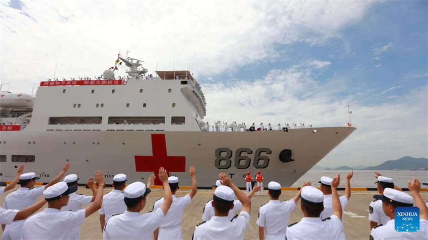Navio-hospital da marinha chinesa zarpou para miss?o humanitária