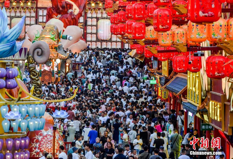 área de Tianshanmingyue se tornou novo ponto de turismo em Urumqi