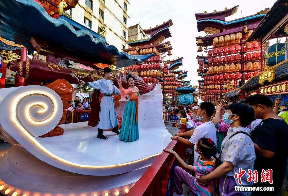 área de Tianshanmingyue se tornou novo ponto de turismo em Urumqi