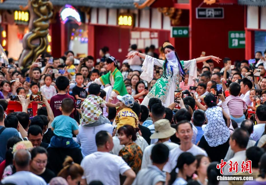 área de Tianshanmingyue se tornou novo ponto de turismo em Urumqi