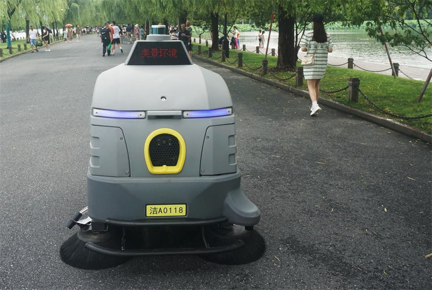 Rob? inteligente de limpeza estreia no lago Oeste, leste da China