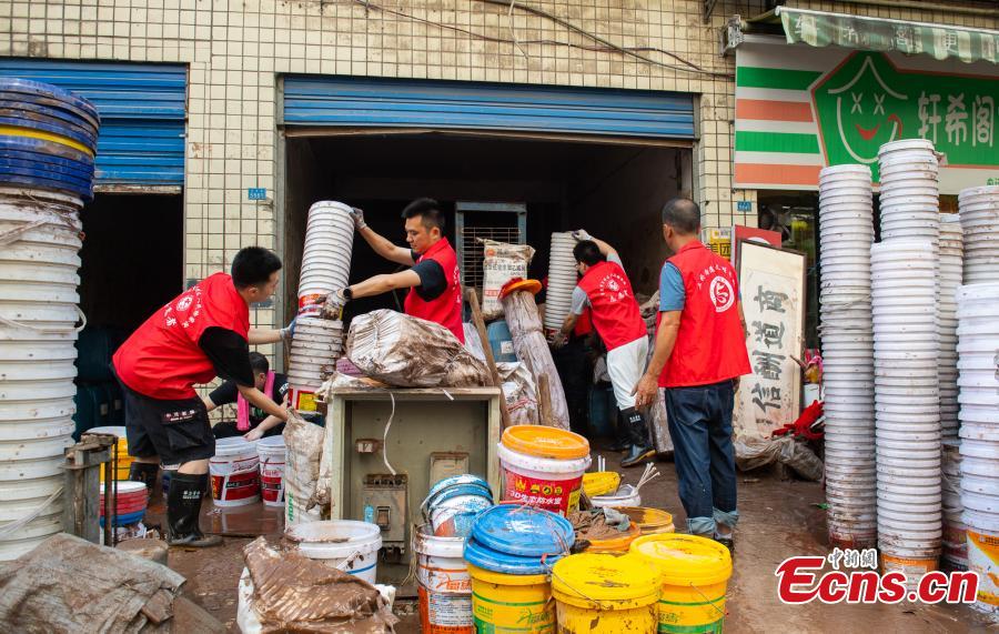 Servi?os de resgate e socorro intensificados decorrem em Chongqing após inunda??es