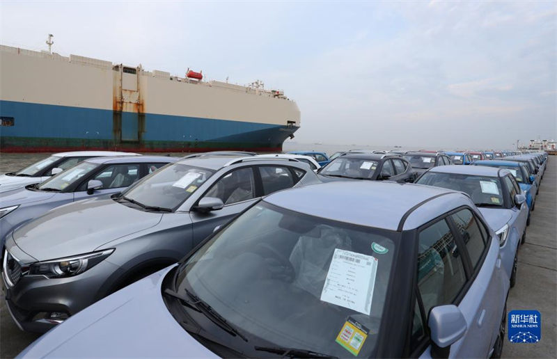 Importante porto de exporta??es de produtos automotivos em Shanghai
