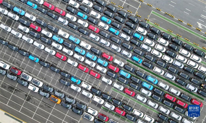 Importante porto de exporta??es de produtos automotivos em Shanghai