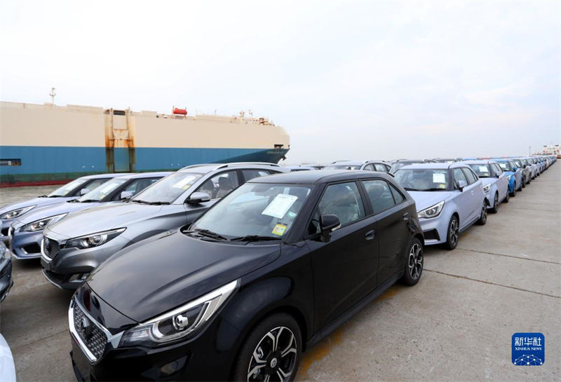 Importante porto de exporta??es de produtos automotivos em Shanghai