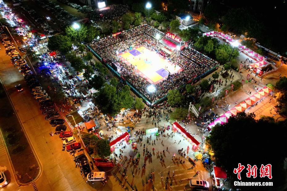 Organiza??o de torneio rural de basquete prepara porco e ovelha como prémios em Fujian