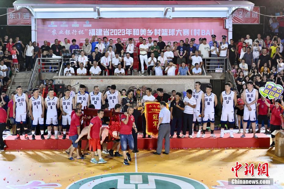 Organiza??o de torneio rural de basquete prepara porco e ovelha como prémios em Fujian