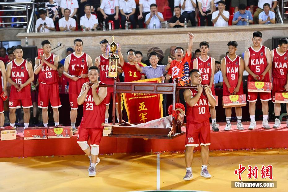Organiza??o de torneio rural de basquete prepara porco e ovelha como prémios em Fujian