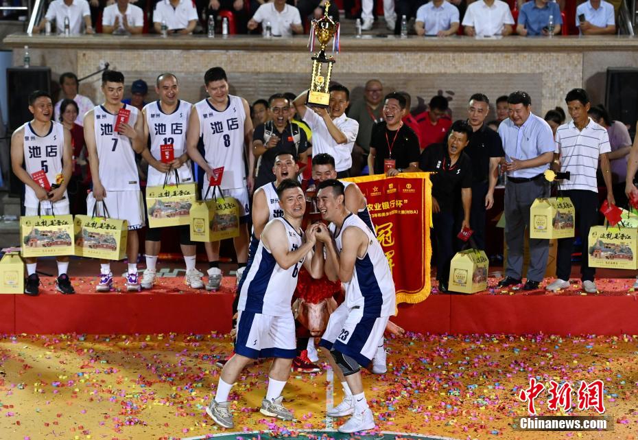 Organiza??o de torneio rural de basquete prepara porco e ovelha como prémios em Fujian