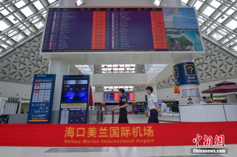 Tuf?o Talim provoca cancelamento de voos no aeroporto de Haikou