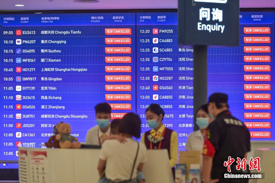 Tuf?o Talim provoca cancelamento de voos no aeroporto de Haikou